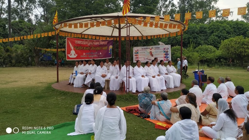 योग दिवस सामूहिक योग गोरखपुर सेवा केंद्र