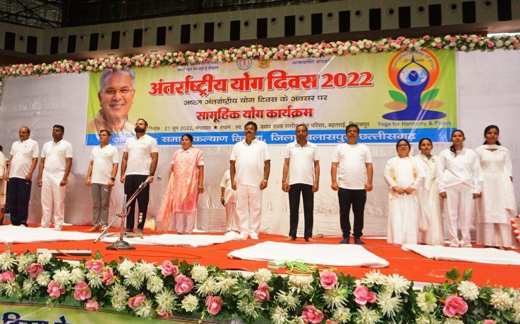 ब्रह्माकुमारी मंजू दीदी के संचालन में हुआ जिला स्तरीय योगाभ्यास