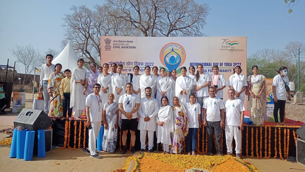 अंतर्राष्ट्रीय योग दिवस के उपलक्ष्य में सामूहिक योगाभ्यास आयोजित
